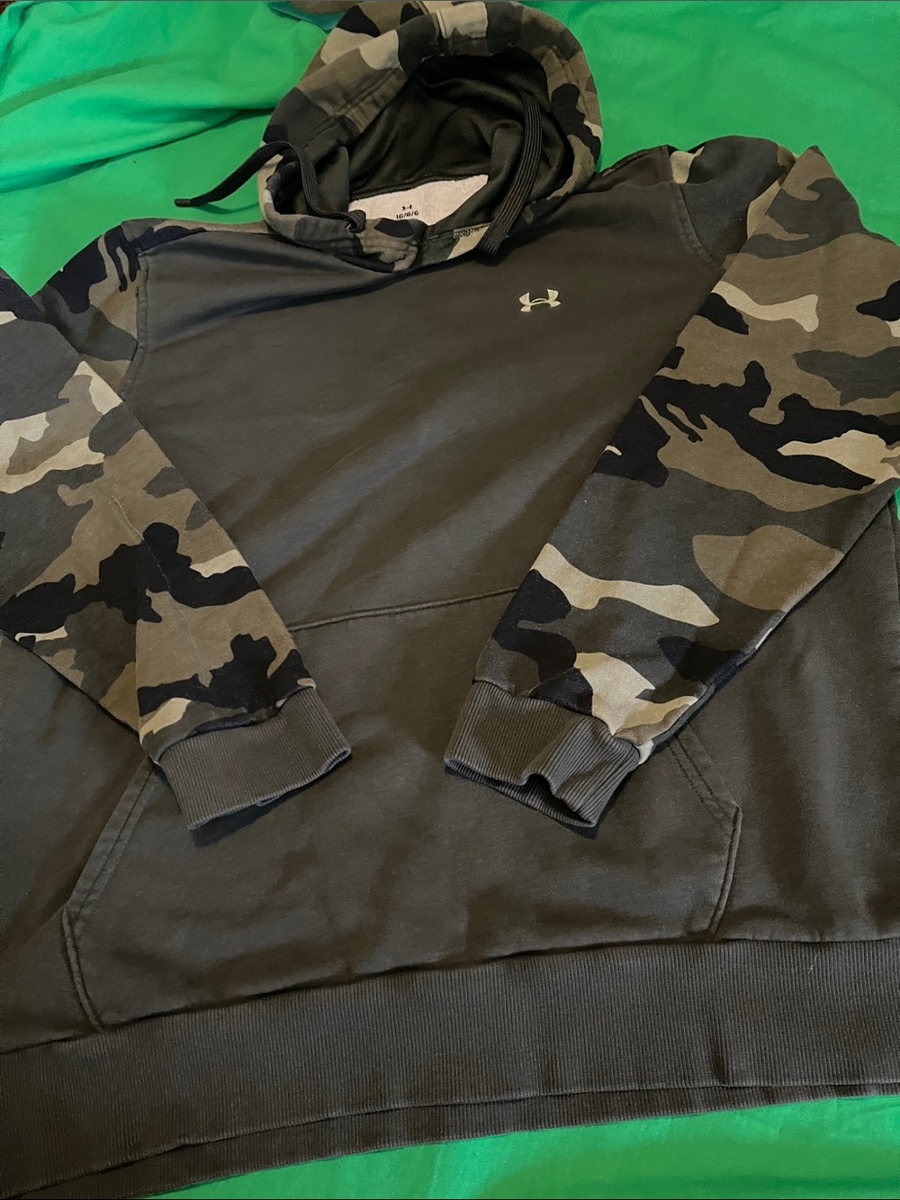 Under Armour Men’s Black & Olive Camo Zip-Up Hoodie